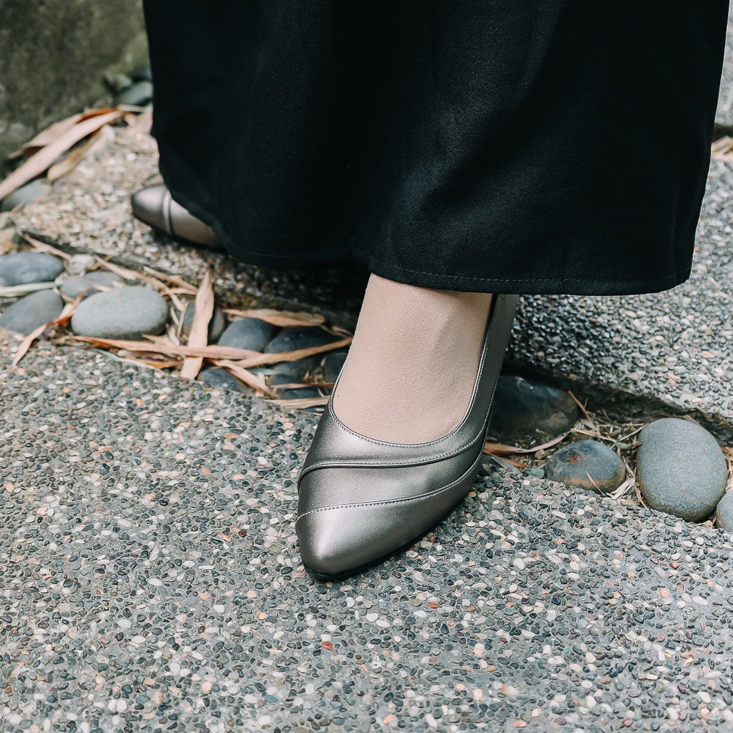 Seroja Pointed Kitten Heel