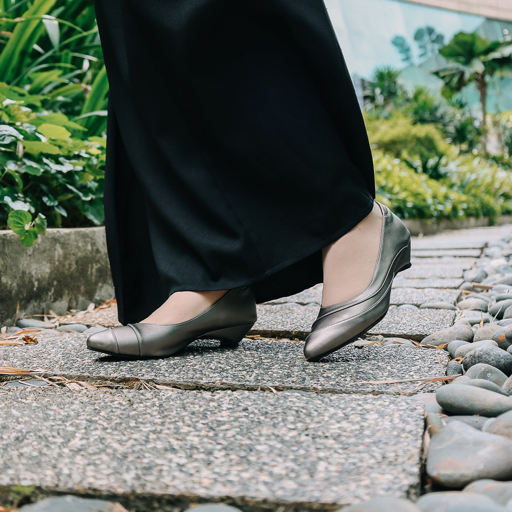 Seroja Pointed Kitten Heel