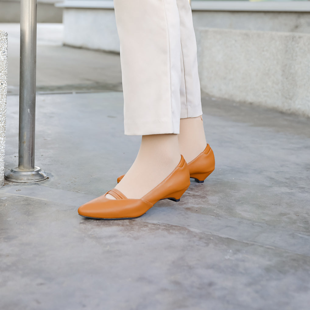 Stiora Pointed Kitten Heel