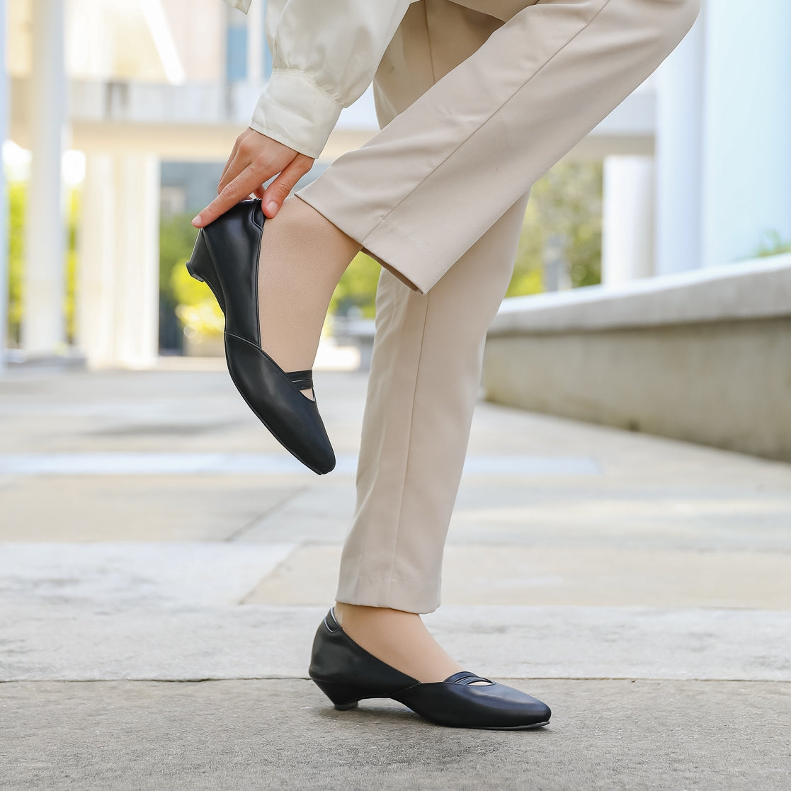 Stiora Pointed Kitten Heel