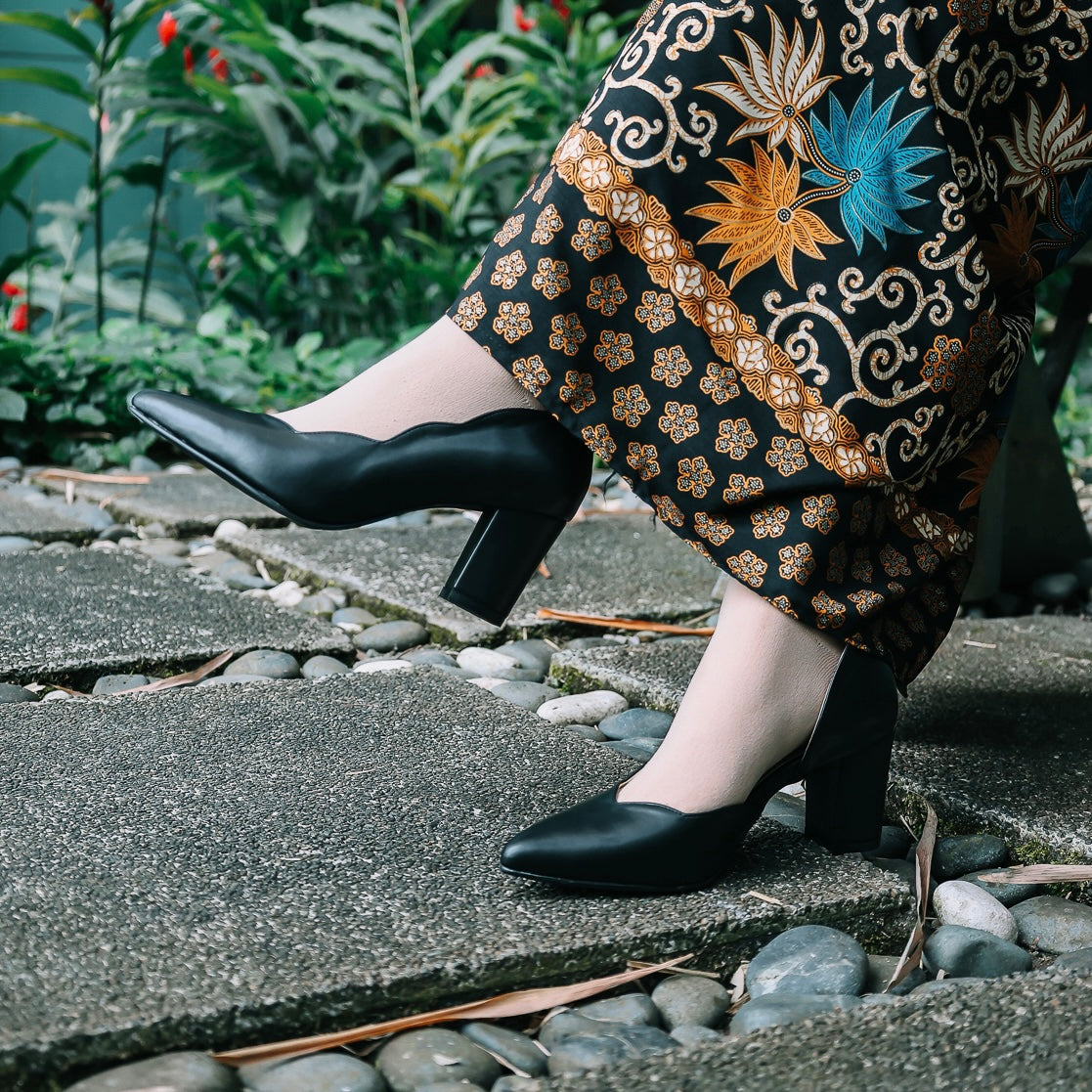 Lily Scallop Block Heel