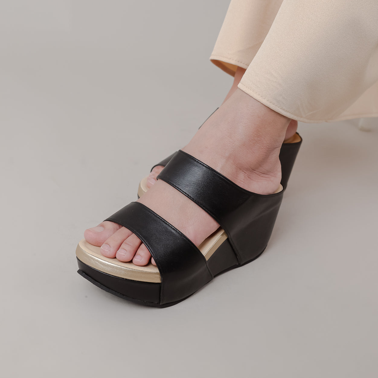 Deena X Platform Sandal
