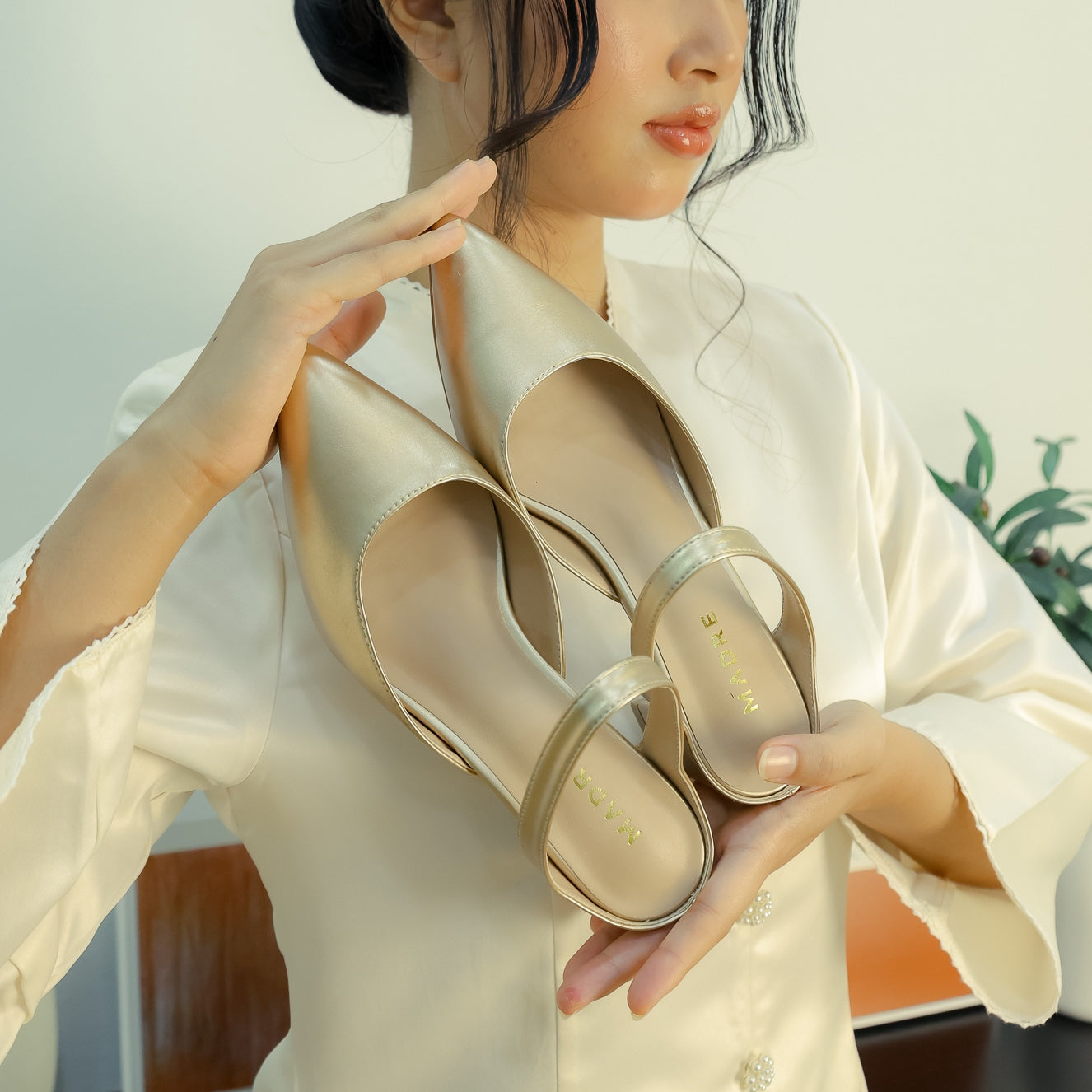 Mayra Mary Jane Pointed Heel