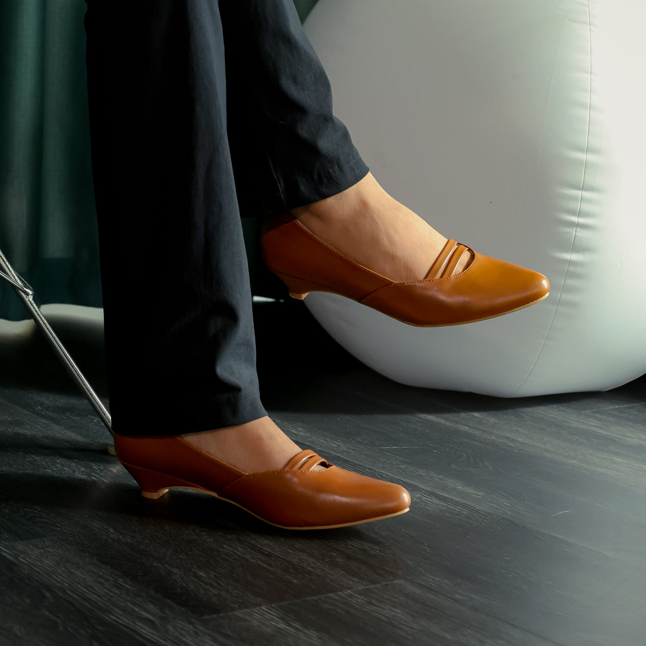Stiora X Pointed Kitten Heel