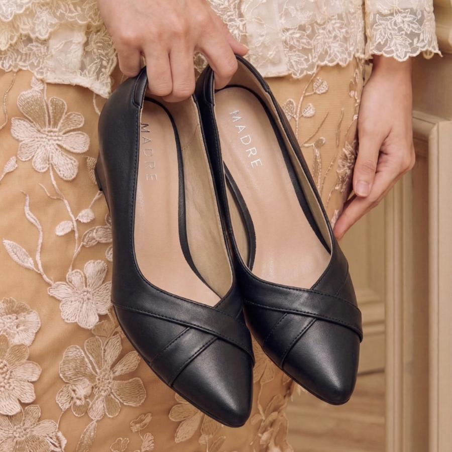 Sofia Pointed Kitten Heel