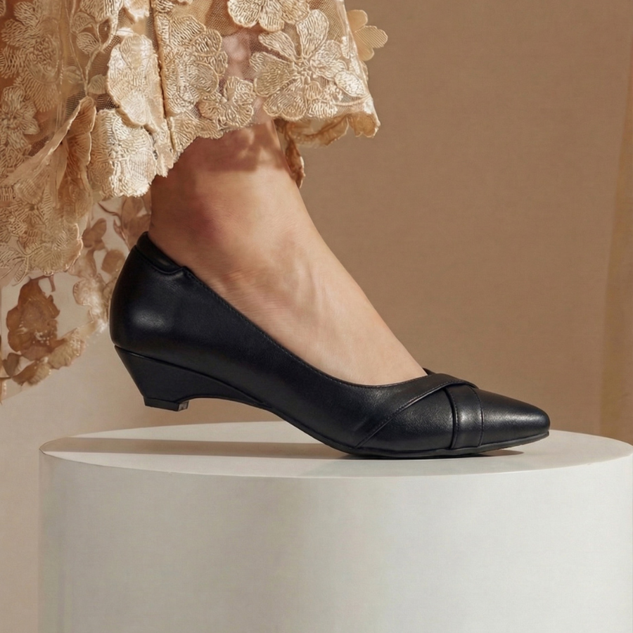 Sofia Pointed Kitten Heel