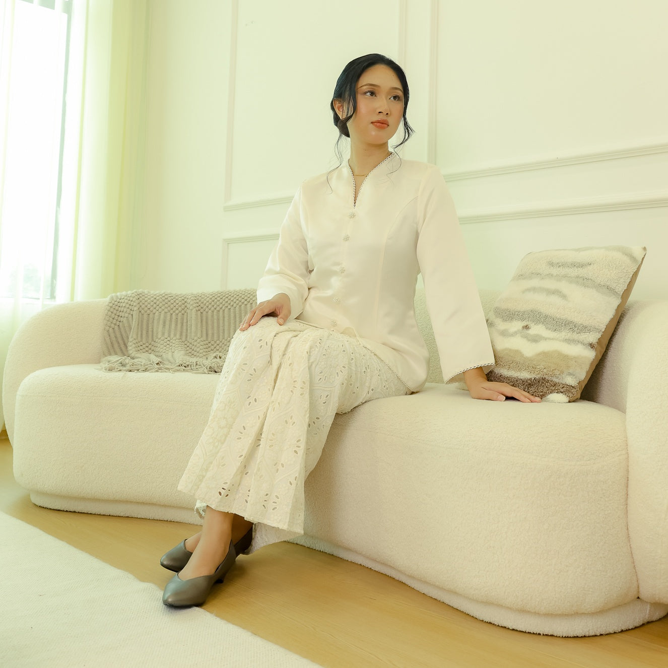 Vienna X Pointed Kitten Heel