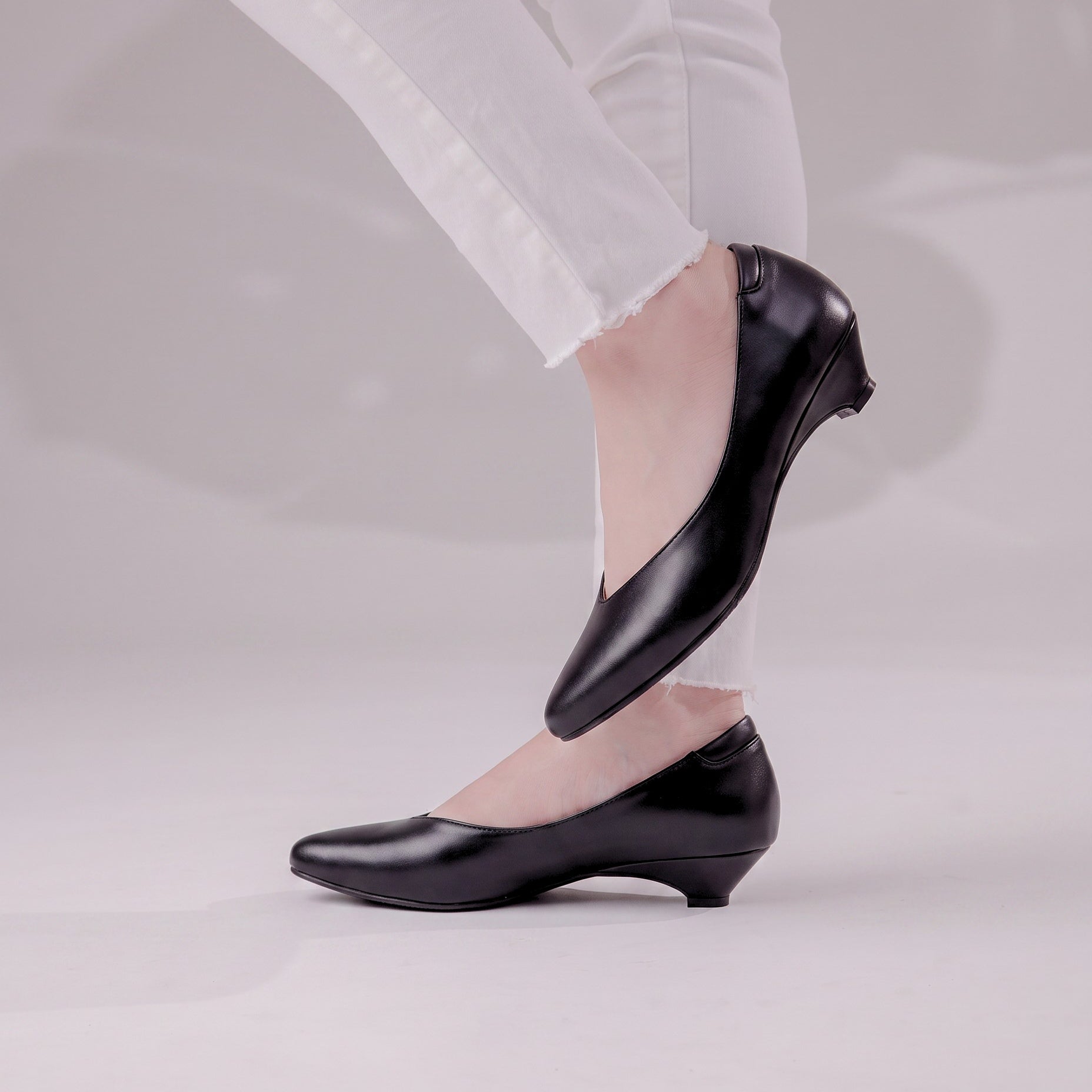 Vienna X Pointed Kitten Heel