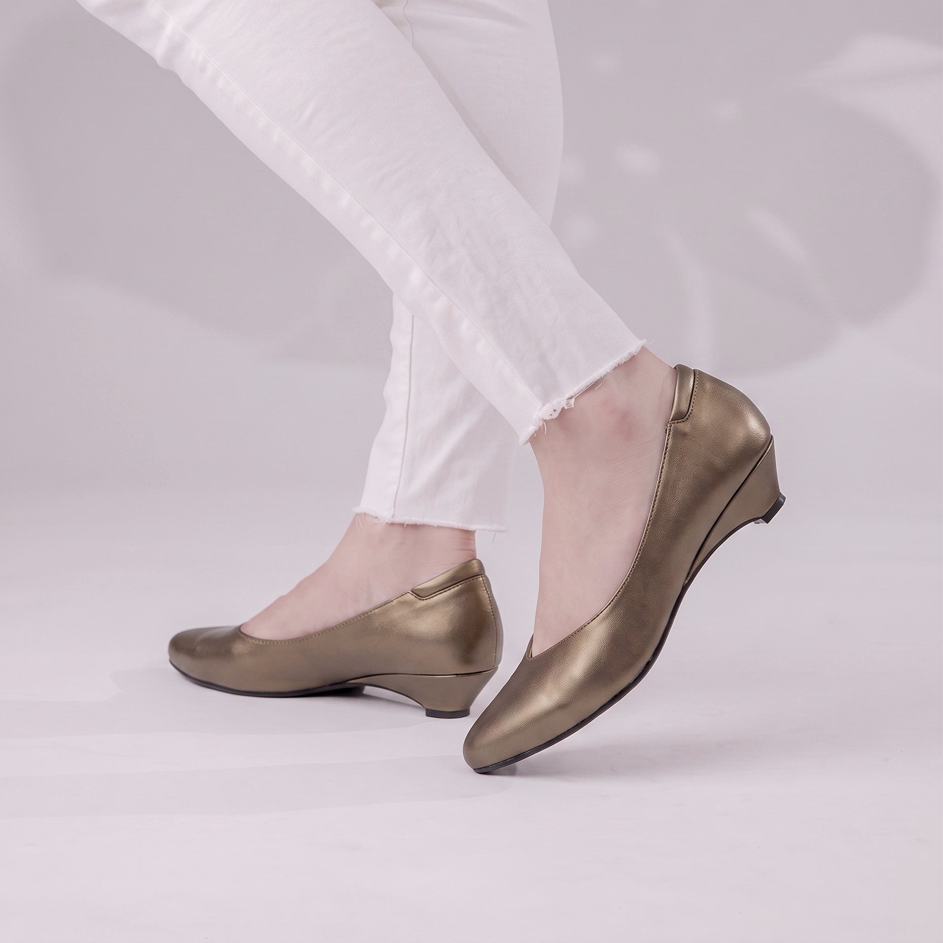 Vienna X Pointed Kitten Heel