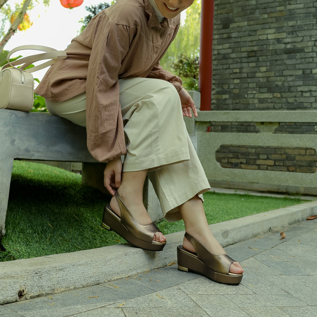 Defect Dhea Slingback Peep Toe Wedge