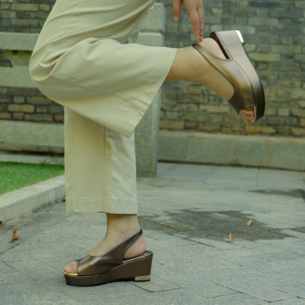 Defect Dhea Slingback Peep Toe Wedge