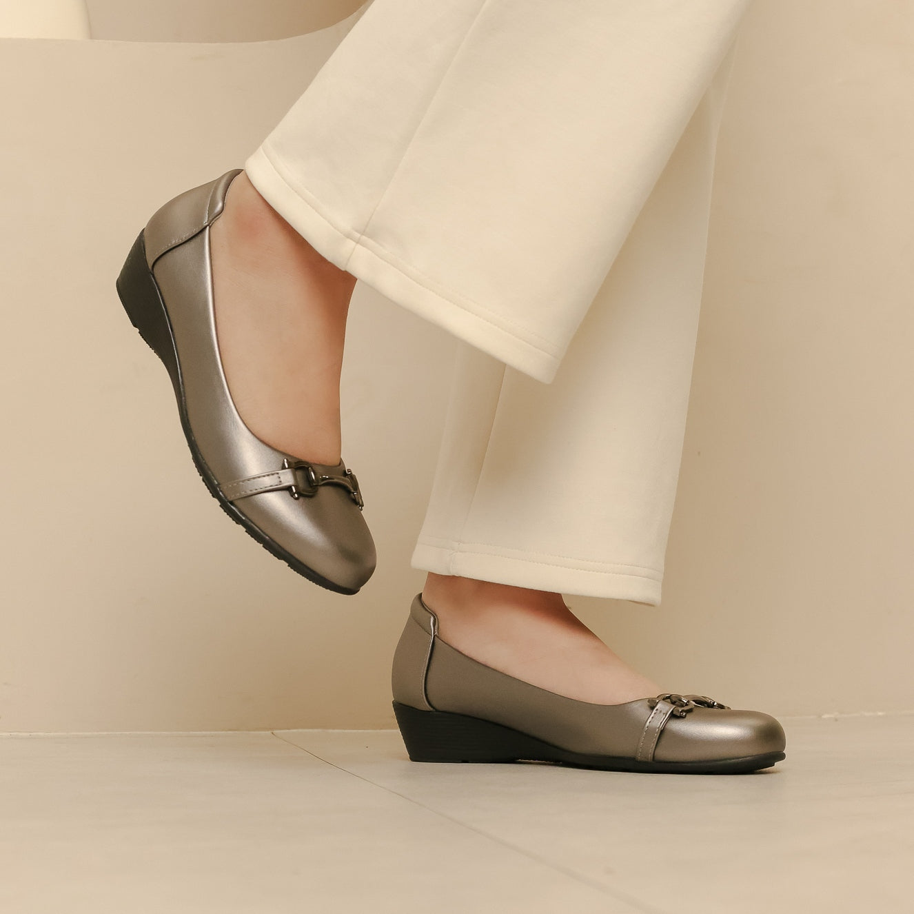 Evelyn Horsebit Flats