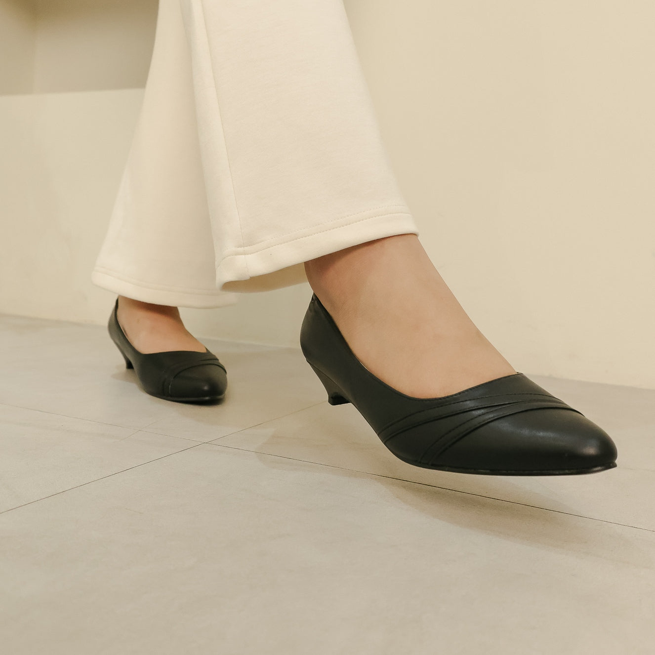 Fiona Pointed Kitten Heel