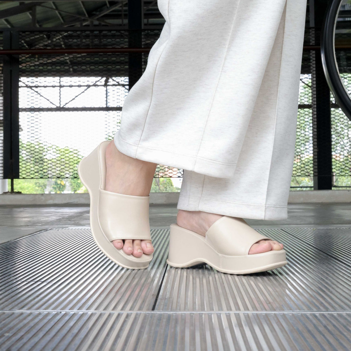 Luna Platform Sandal