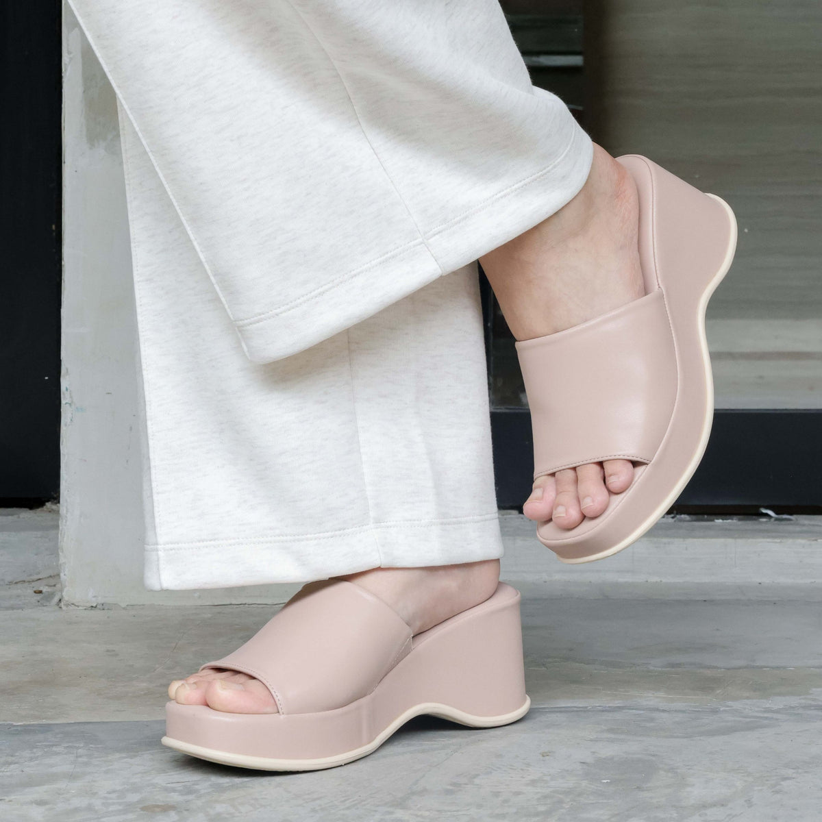 Luna Platform Sandal