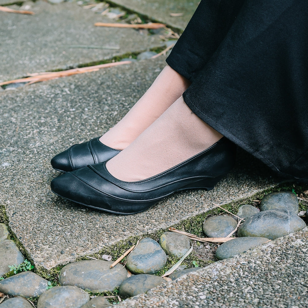 Seroja X Pointed Kitten Heel
